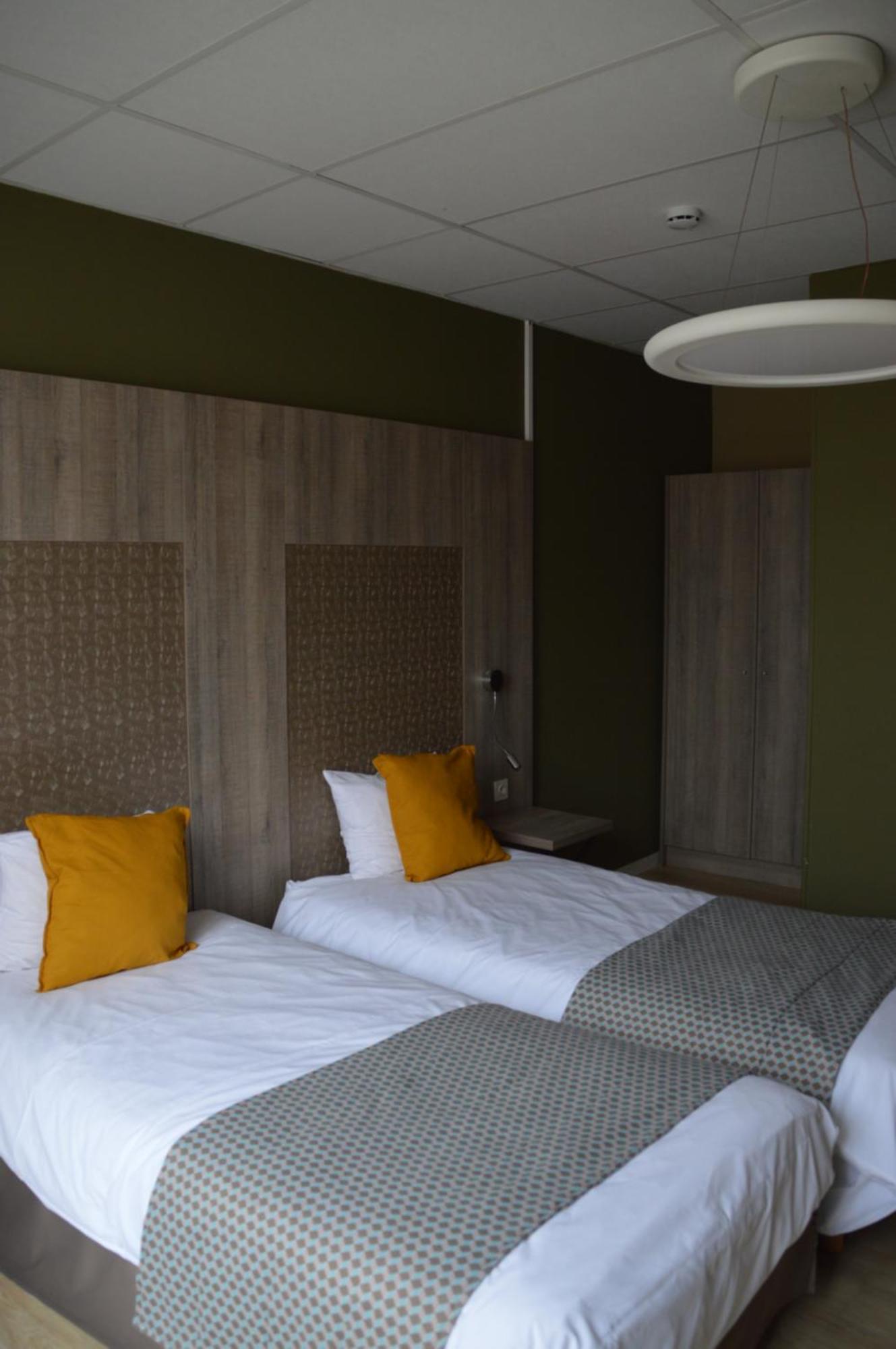 ליובן Hotel Mille Colonnes מראה חיצוני תמונה