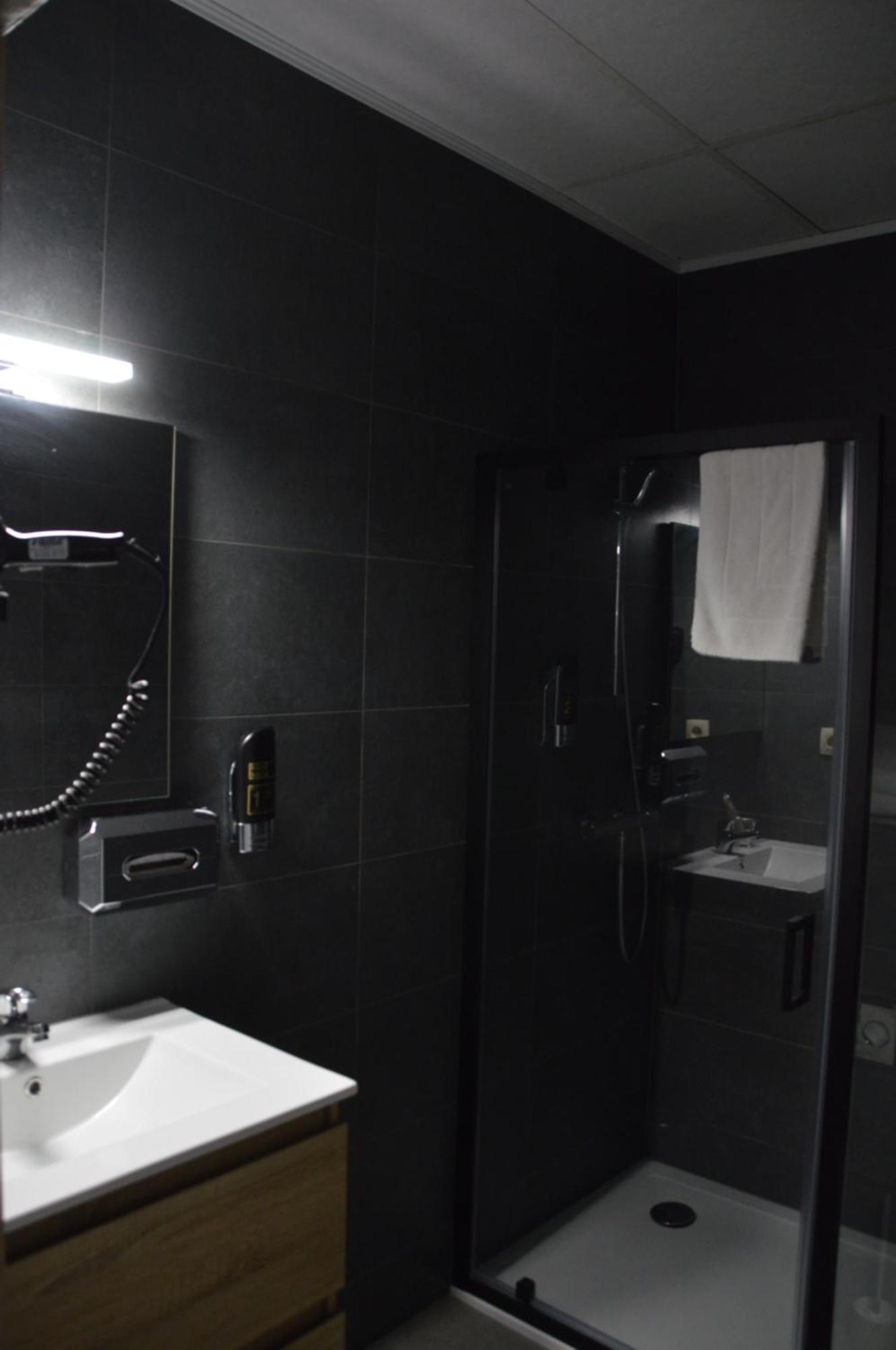 ליובן Hotel Mille Colonnes מראה חיצוני תמונה