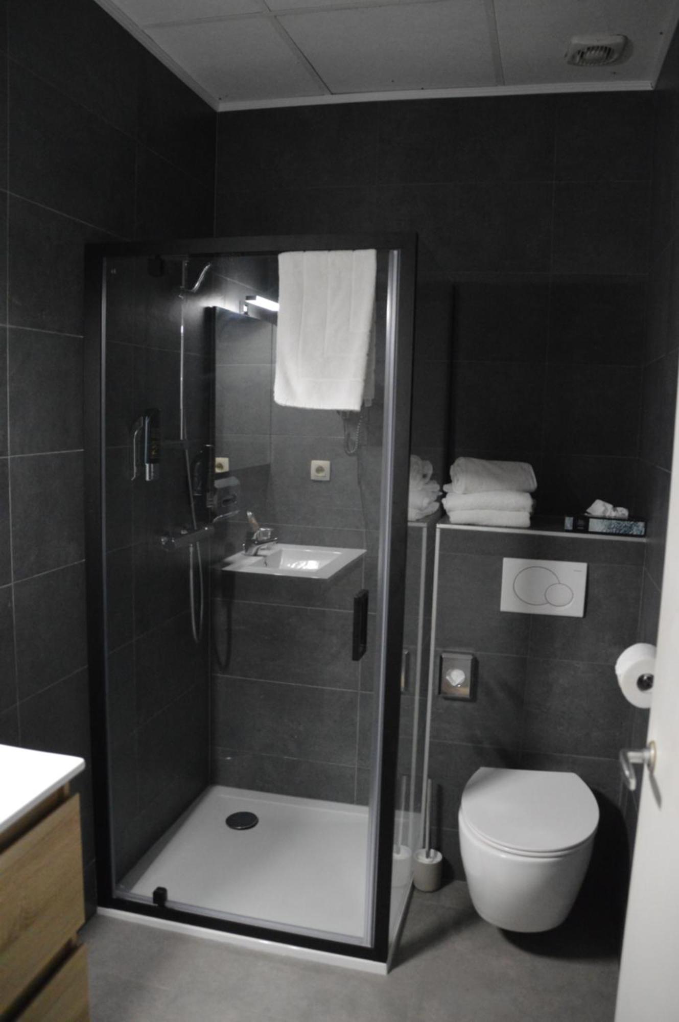 ליובן Hotel Mille Colonnes מראה חיצוני תמונה