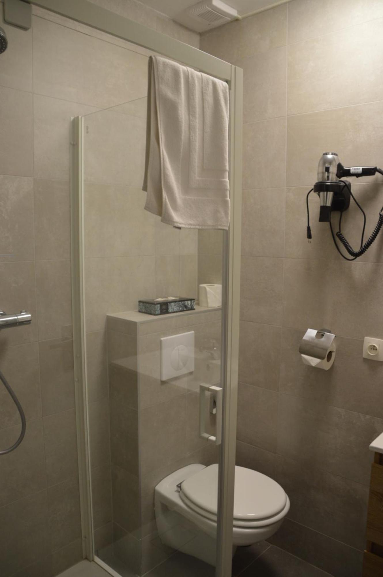 ליובן Hotel Mille Colonnes מראה חיצוני תמונה