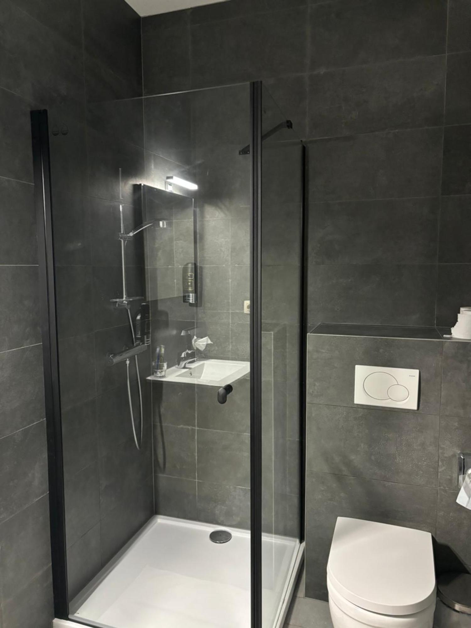 ליובן Hotel Mille Colonnes מראה חיצוני תמונה